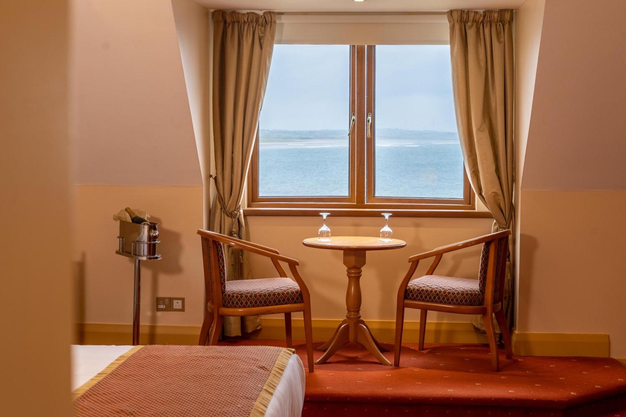 فندق Waterfront House & Restaurant إنيسكرون المظهر الخارجي الصورة